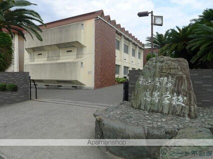 ＧＡＬＬＥＲＹ　ＨＯＵＳＥ　衣山　Ａ[1LDK/31.48m2]の周辺2