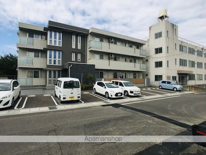 ハピネス２[1R/33.67m2]の駐車場