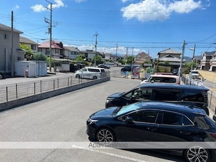 シャトレー六番館[1R/29m2]の駐車場