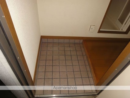 パインヴィレッジ[1R/17.83m2]の玄関