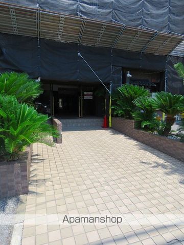 INSURANCE BLDG.IIIの玄関写真