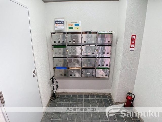 杉住宅南支店ビルの玄関写真