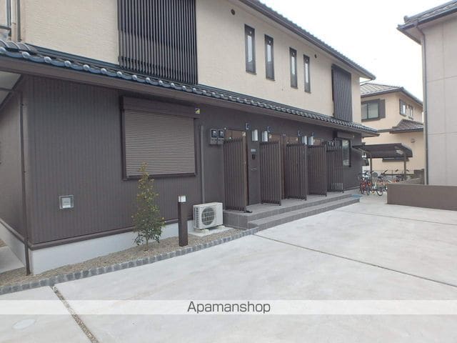 埼玉高速鉄道 鳩ヶ谷駅 徒歩8分 2階建 築11年の玄関写真