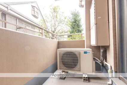 コートレアル三田綱町[1LDK/44.88m2]のバルコニー