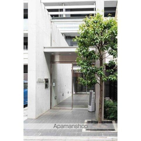 セントラルプレイス新宿御苑前の玄関写真