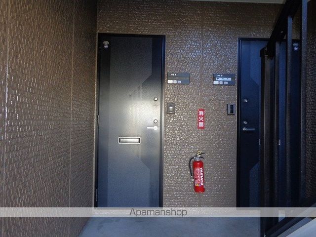 コンフォート A棟の玄関写真