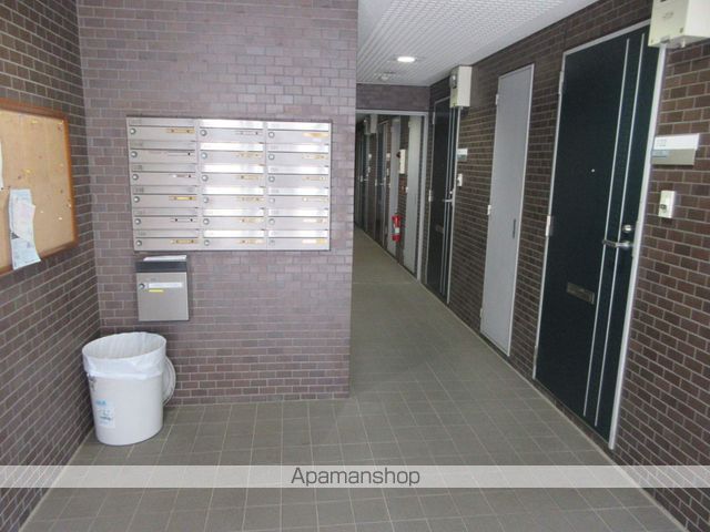 ベルビータ新高円寺の玄関写真