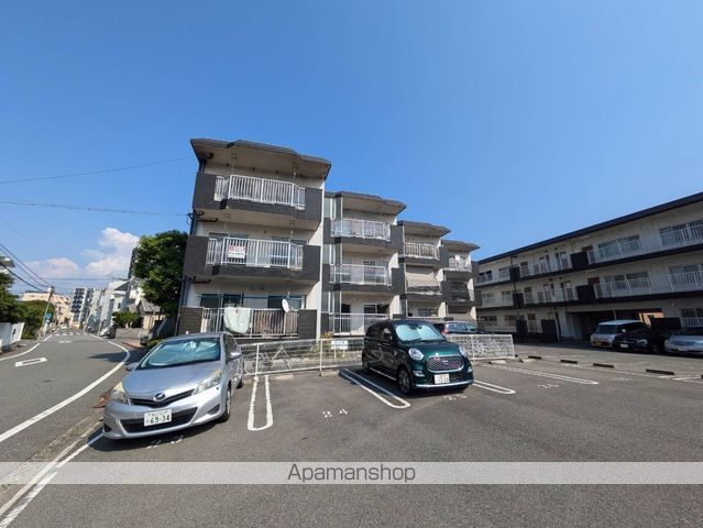 日興マンションB棟の外観写真