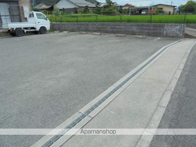 和歌山県和歌山市六十谷[2DK/47.69m2]の駐車場1