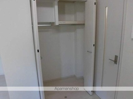 テアトルＢ棟[1R/26.42m2]の収納