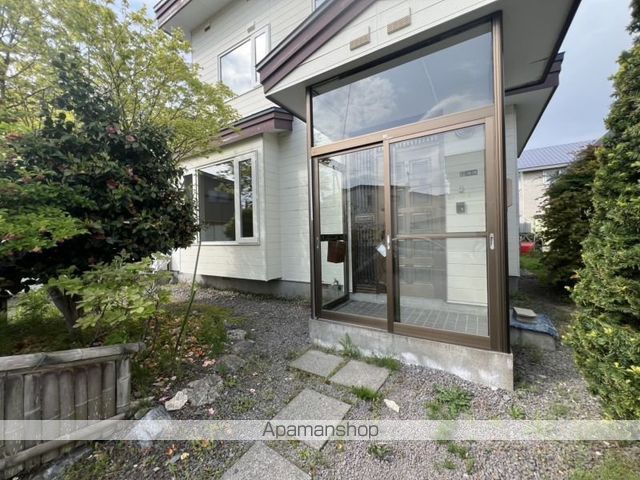 函館市 2階建 築39年の玄関写真