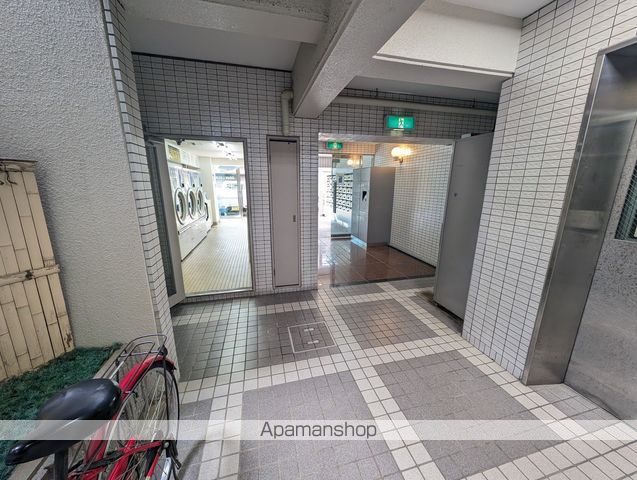 クリスタルコート66の玄関写真