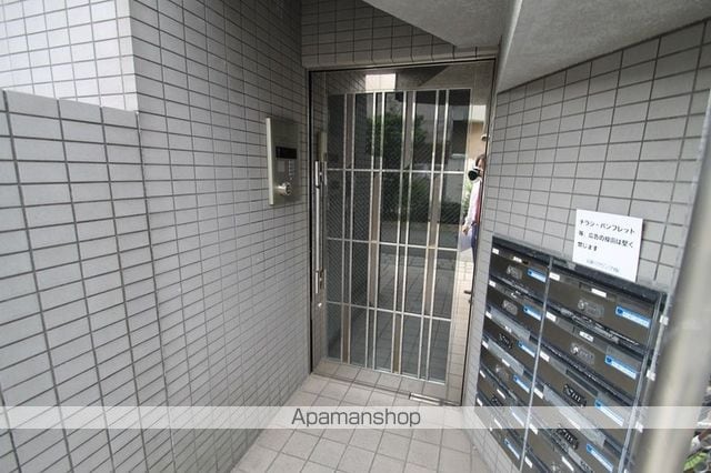 ファミーユ垂水の玄関写真