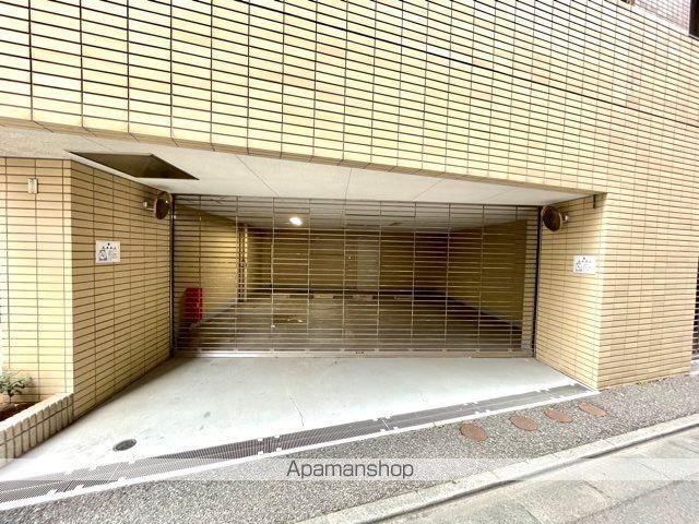 レジディア神田岩本町の玄関写真