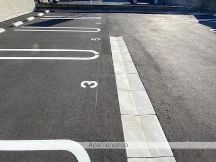 香川県高松市多肥下町[1LDK/42.63m2]の駐車場