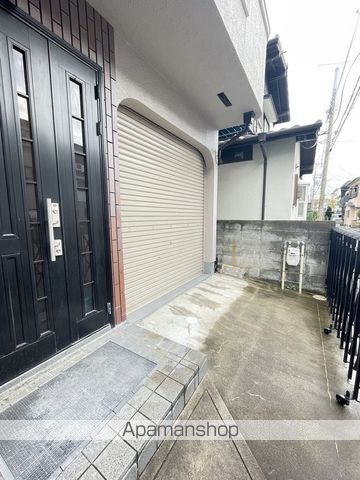東海道本線 ＪＲ総持寺駅 徒歩5分 3階建 築31年の玄関写真