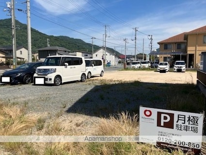 ヴァンヴェール広国際通り[1K/32.67m2]の駐車場
