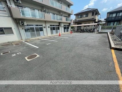 滋賀県近江八幡市出町[2LDK/50m2]の駐車場