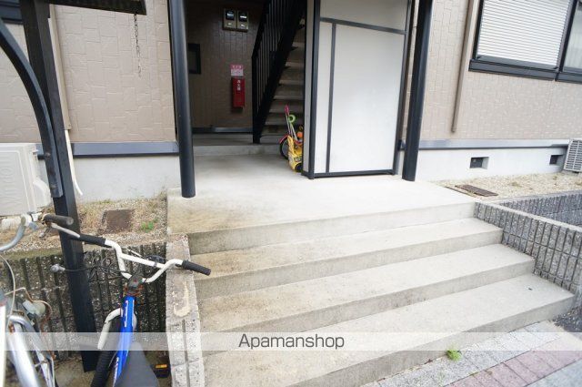 フローラ東坂の玄関写真