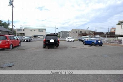 キャッスル常滑[1K/32.77m2]の駐車場