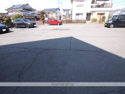 Ｌｉｍｐｉａ　Ｐａｒｔｅｒｒｅ[2LDK/56.7m2]の駐車場