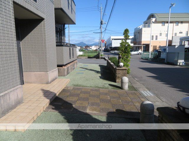 マンマミーヤB棟の玄関写真