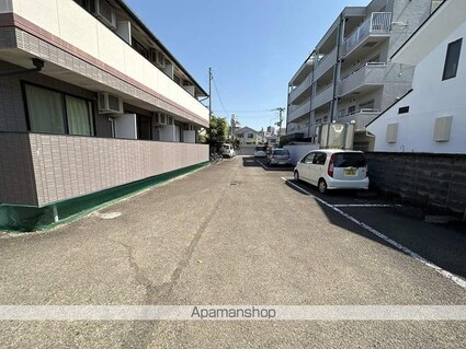 茜館[1DK/35m2]の駐車場