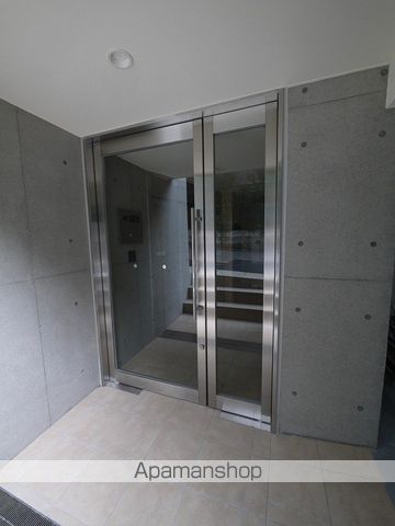 ベルフェリーク西小山の玄関写真