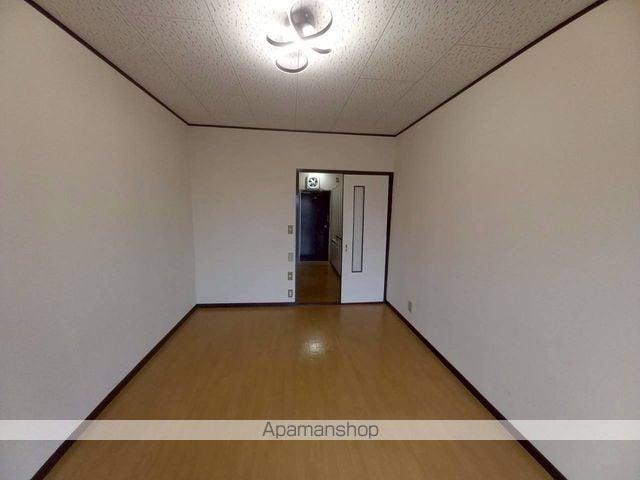 ロイヤルライフ八坂の内装写真