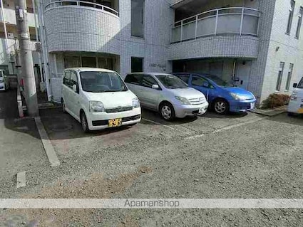 コートパレス[2K/35.1m2]の駐車場