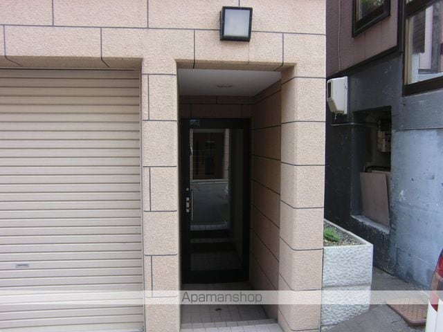 札幌市東豊線 元町駅 徒歩5分 3階建 築21年の玄関写真