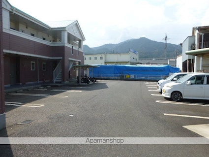 リブサイドＮＫ[2DK/43.82m2]の駐車場1