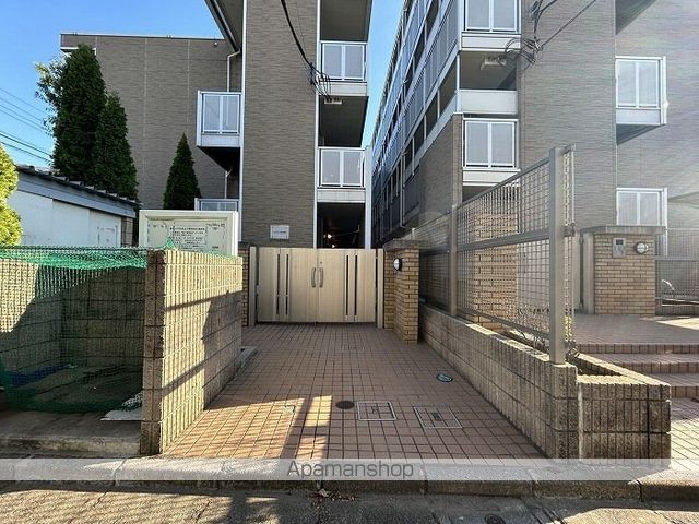 レオパレスラ ピアンタ都立家政の外観写真