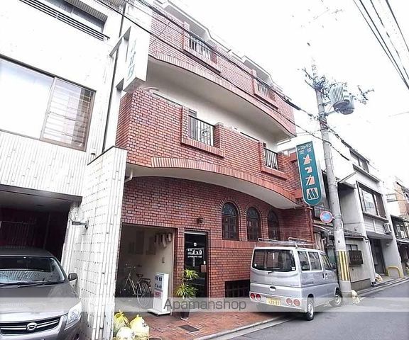 マンションメッカの外観写真