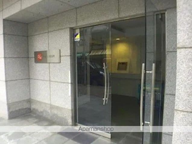 ドゥーエ新富町の玄関写真