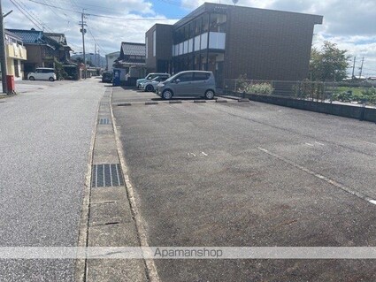 レオパレス豊郷ハーベスト[1K/23.18m2]の駐車場