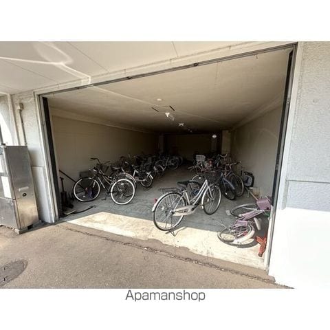 ローヤルハイツ西岡の内装写真