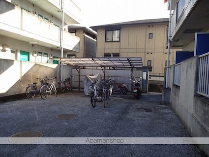 ベルデン朝倉[1R/23.08m2]の駐車場