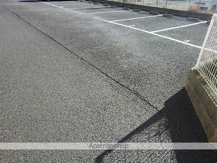 レオパレスパストラル[1K/31.05m2]の駐車場