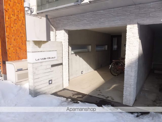ラボワール菊水の玄関写真