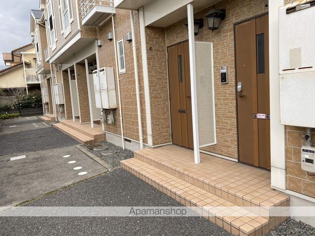 ガーデンヒルズII番館の玄関写真