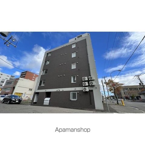 阿部亮財団ビルの外観写真