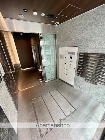 レジディア神田淡路町の玄関写真