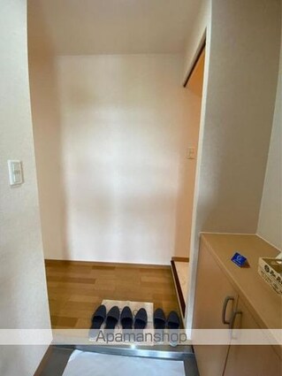 パインズコート新居　Ｅ棟[2LDK/57.96m2]の玄関