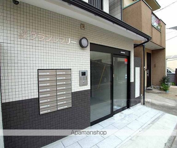 グランレブリー御所西の玄関写真