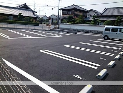 ヴェリテ・ヴィラージュ[1LDK/45.19m2]の駐車場