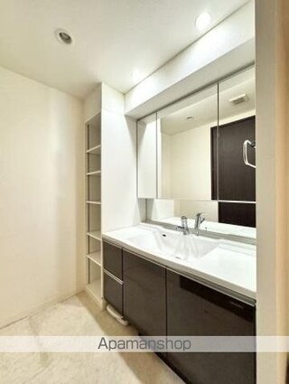 ザ・レジデンス丸亀町グリーン[2LDK/69.48m2]の洗面所