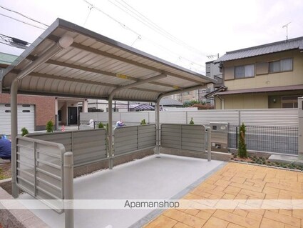 リファイメント[1K/37.42m2]の駐車場1