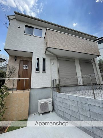 東急田園都市線 たまプラーザ駅 バス乗車時間：5分 最寄りバス停で下車 徒歩5分 2階建 築6年の外観写真