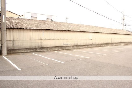 サンハイツ山波[1DK/34.45m2]の駐車場